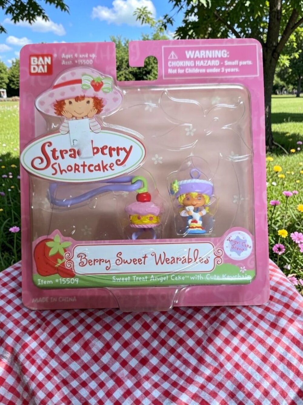 Strawberry Shortcake Berry Sweet Wearables Angel Cake Keychain Charm Set - 2001 - Picture 1 of 7